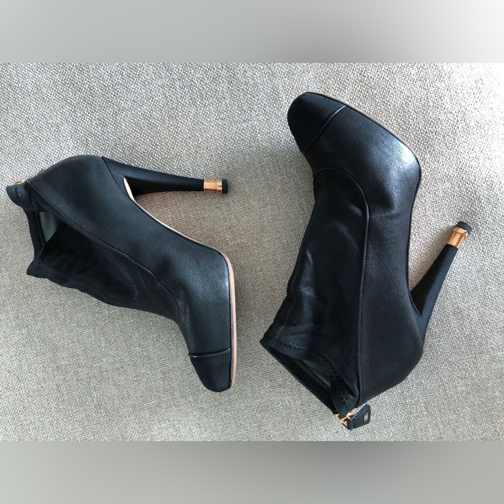 CHANEL BOOTIES 38